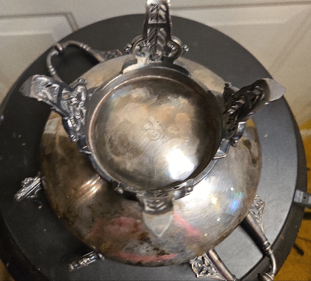 Ornate Meriden Quadruple Silver Plated Butter Dish W/ Lid Aesthetic Period - Picture 14 of 16